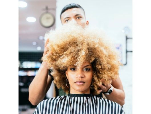 8-Essential-Tips-For-Handling-Curls-and-Natural-Textures-as-You-Age-5
